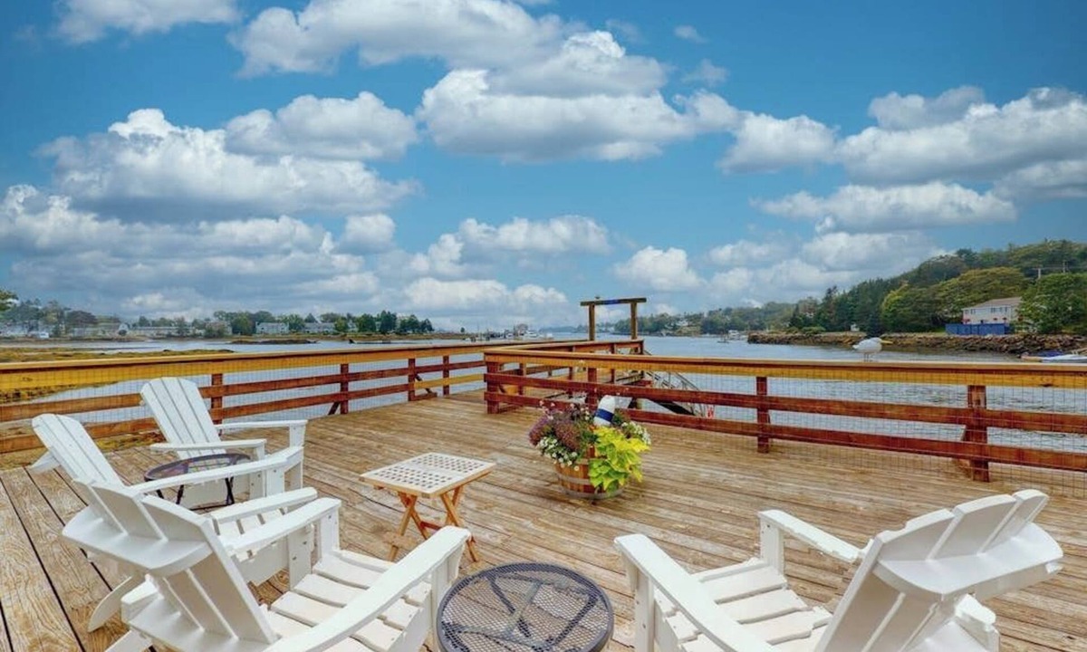 Boothbay Harbor Cabin | Bayfront Cottage on Mill Cove w/Private Dock & Furnished Deck - Walk Downtown