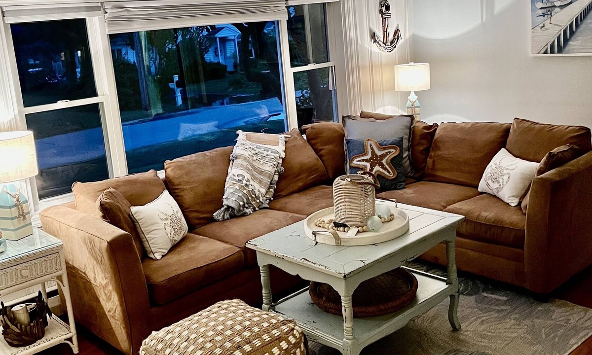 Westbrook Center House | Beach house getaway - 4 min walk to the beach!