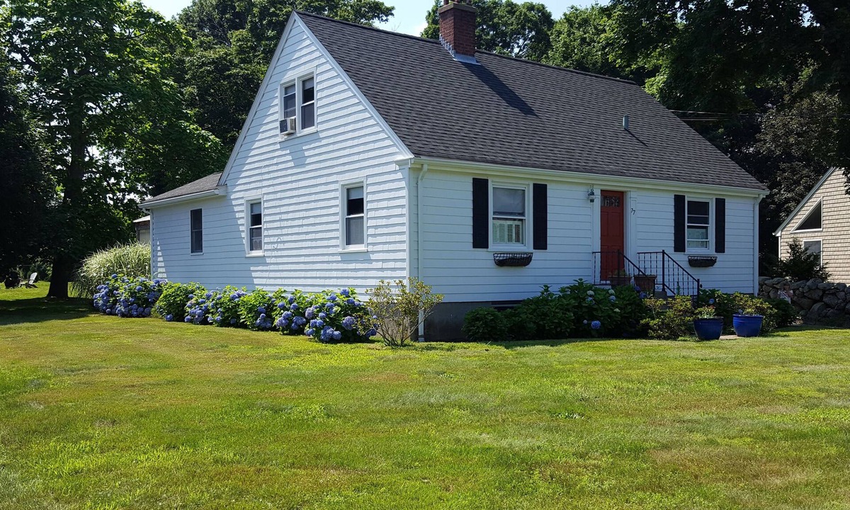Westerly Cottage | Beach Pass Included. Sleeps 6- 7. Five beaches within 4-5 miles.
