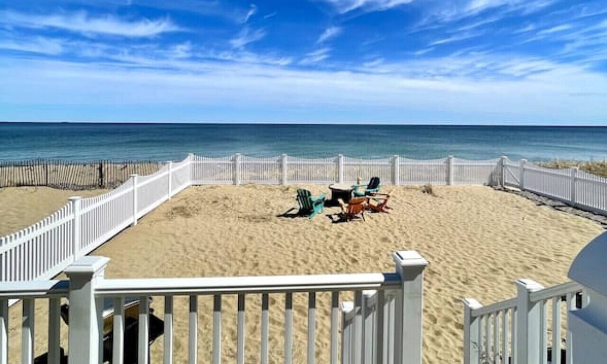Salisbury Beach House | Beachfront 3-family home - all 3 units!