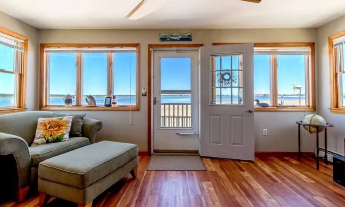 Seabrook House | Beachfront Family Vacation in a Quiet Residential Neighborhood.