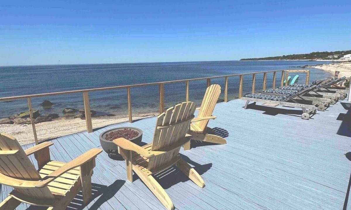 Greenport West House | Beachfront Greenport Villa