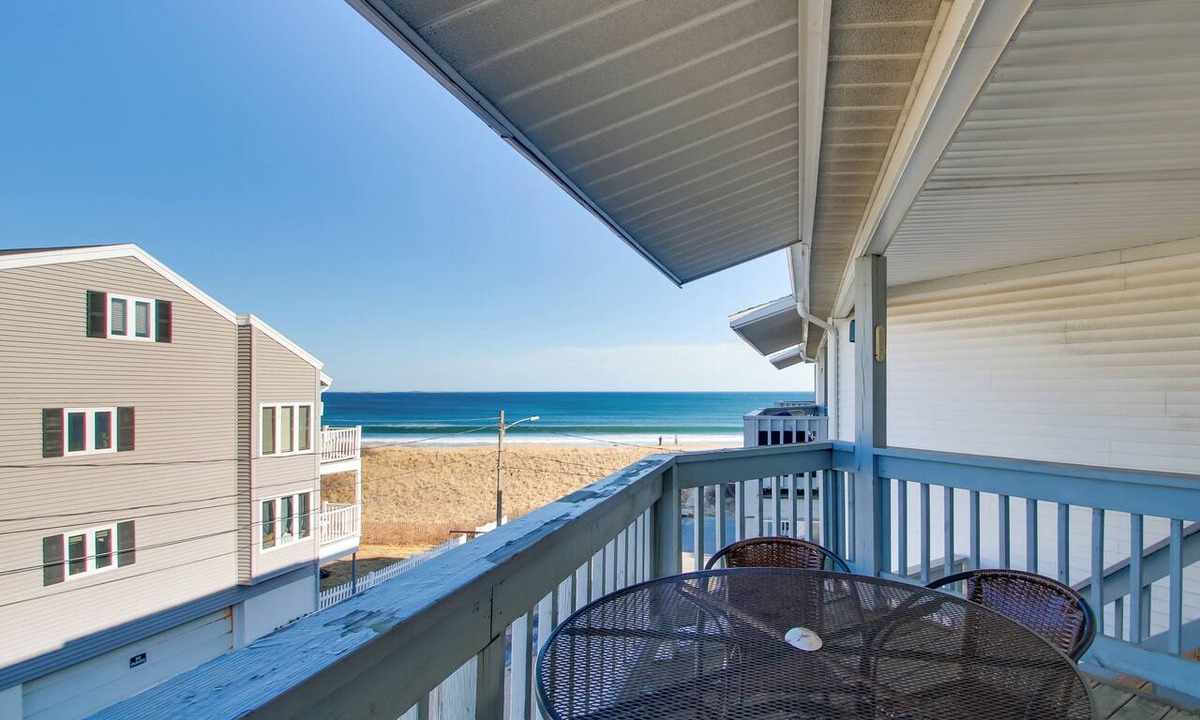 Ocean Park Condo | Beachfront Old Orchard Beach Condo w/Balcony