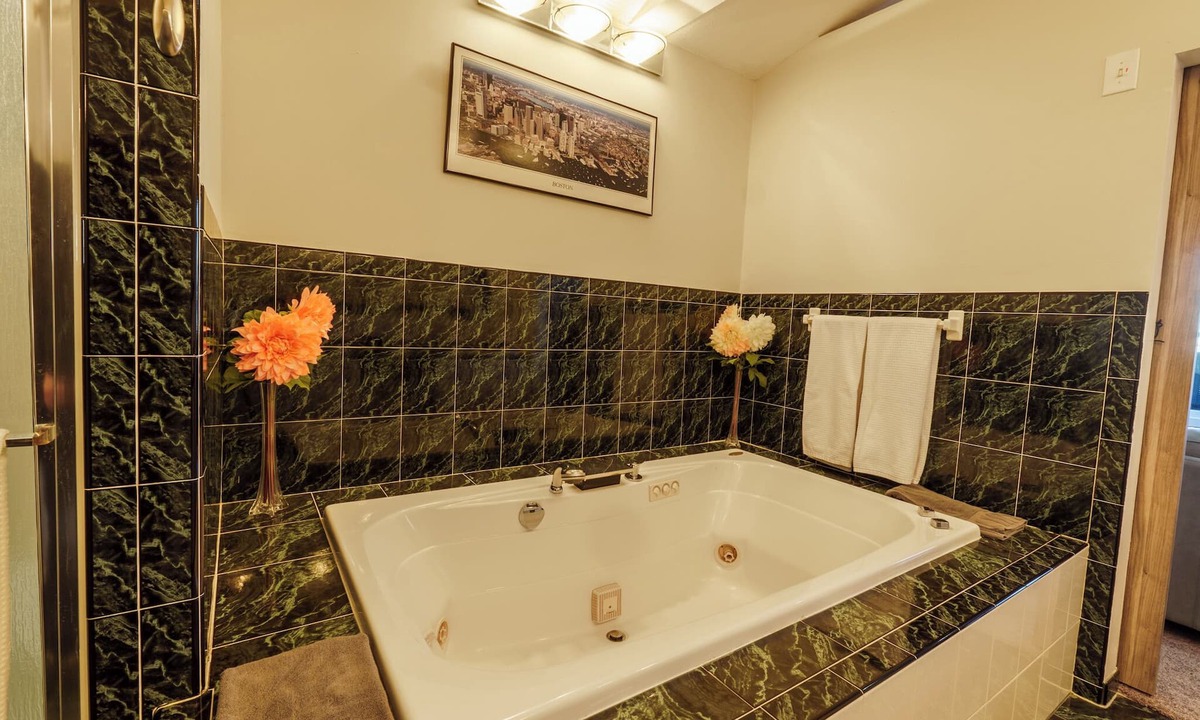 Revere House | Beachside condo Boston, Airport,Train