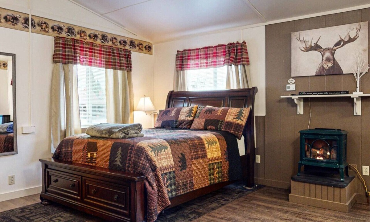 Greenville Apartment | Bear`s Den *ATV Access*Walk to Town/Bars/Restaurants*A/C*Pet Friendly