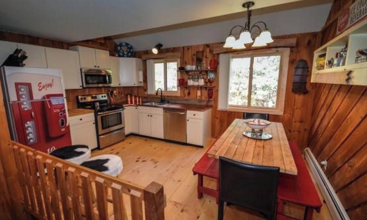 West Dover House | Bear's Den - Mount Snow Townhome - w/Heated Pool!