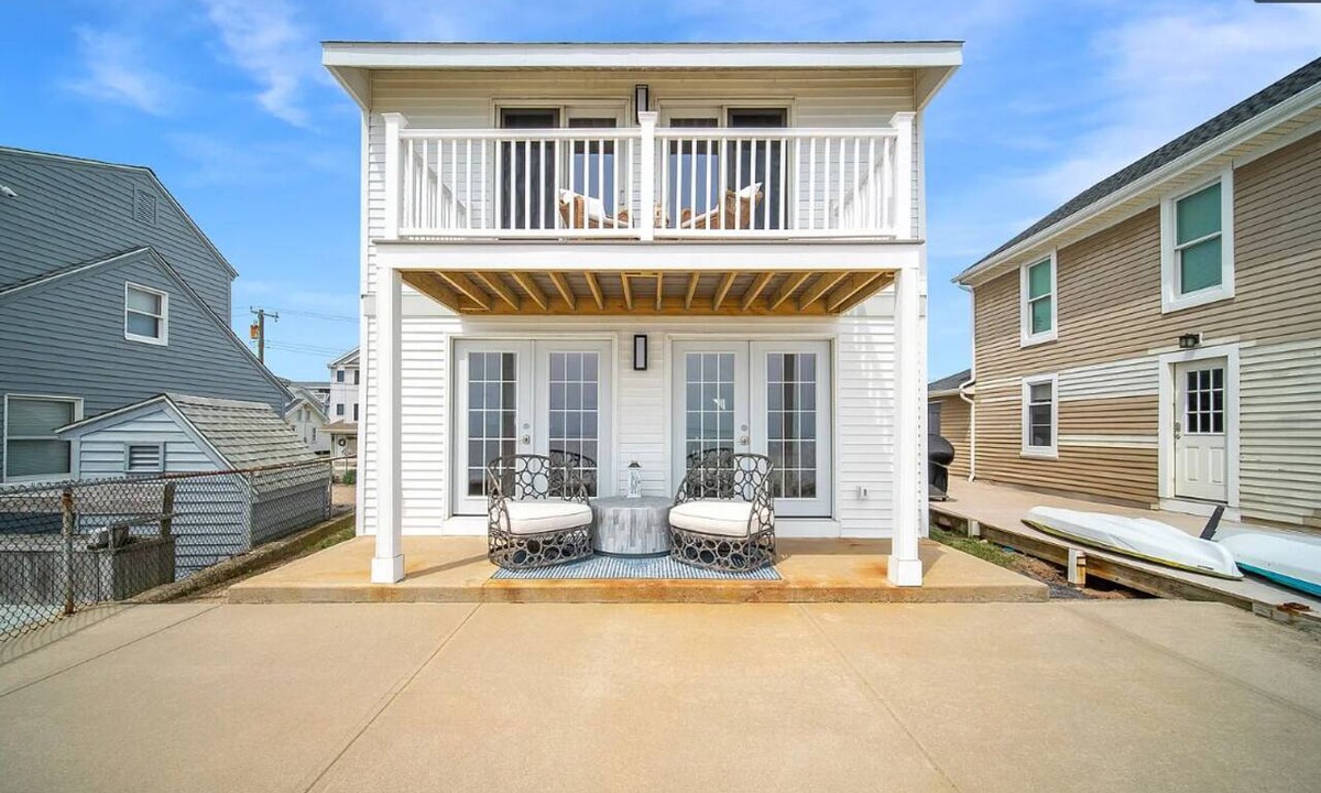 Saybrook Manor House | Beautiful 3-bedroom cottage with AC in welcoming Old Saybrook