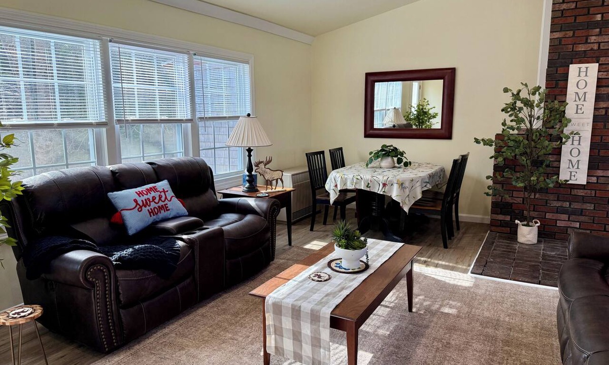 Trenton Apartment | Beautiful 3-bedroom apartment in welcoming Trenton Maine - minutes to Acadia!