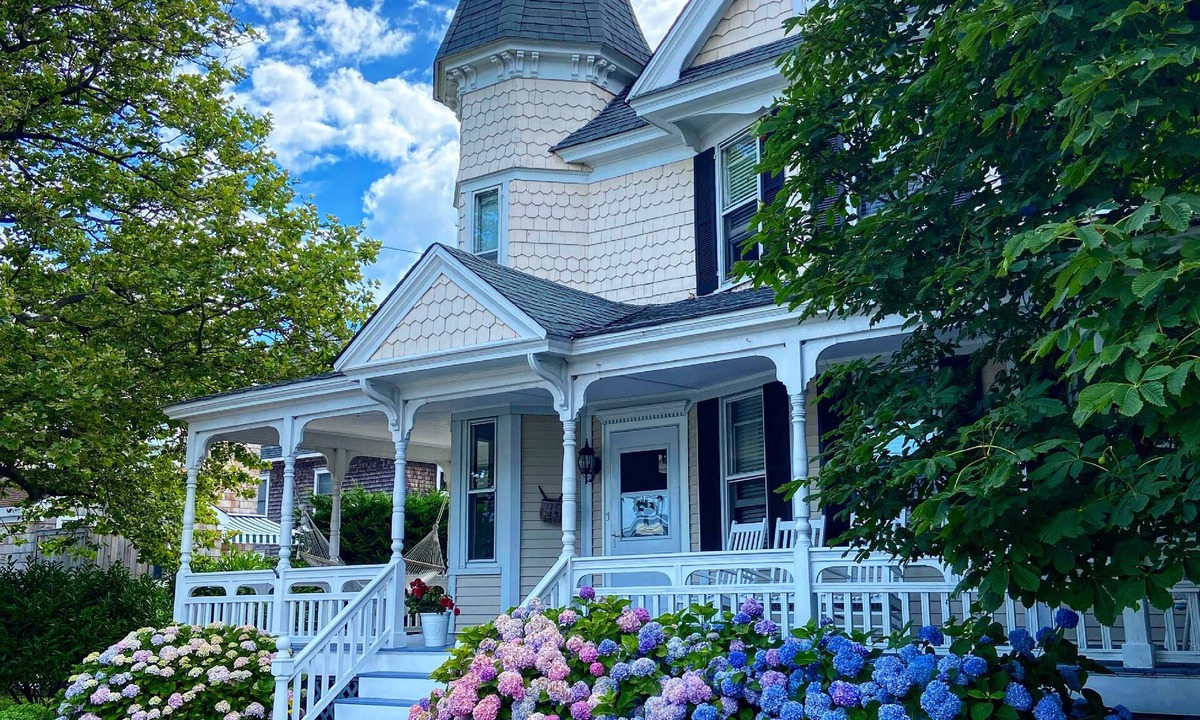 Avon House | Beautiful Bay Head Spring/Summer Getaway with Private Pool one block from Ocean