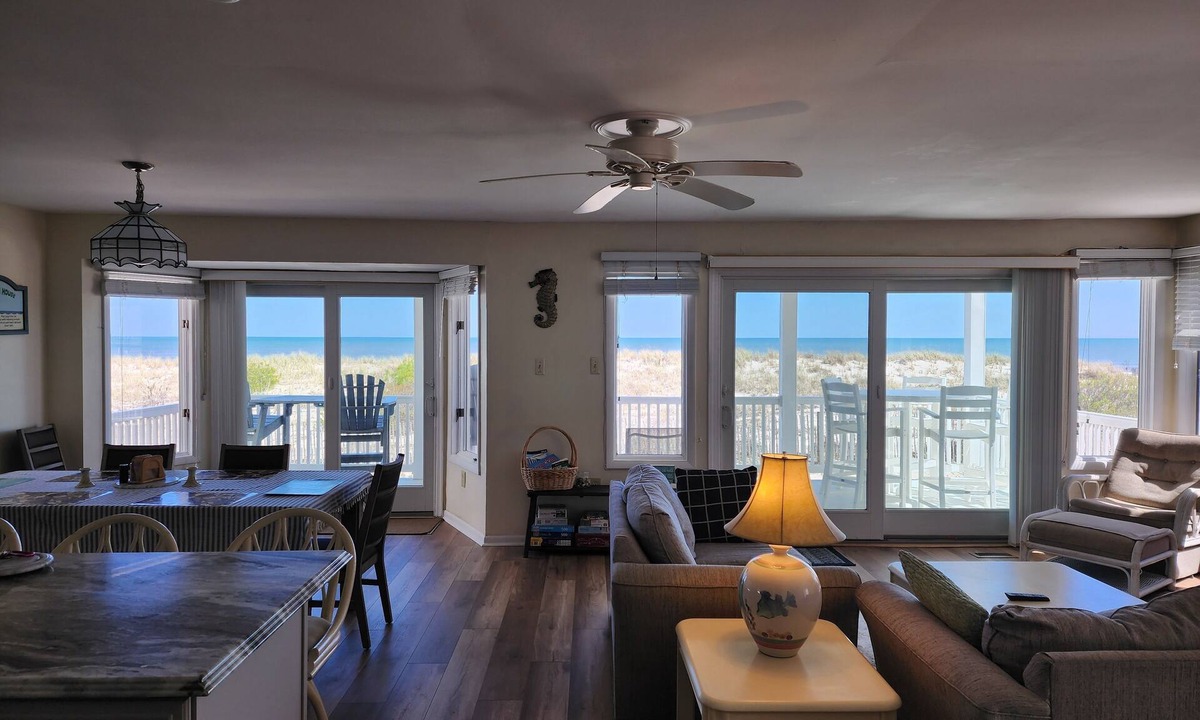 South End House | BEAUTIFUL BEACHFRONT BREATHTAKING OCEAN VIEW! Only the week of August 29th left!
