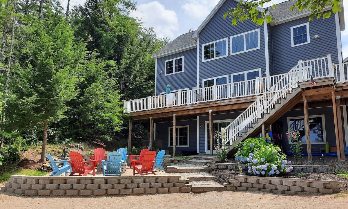 East Wakefield House | Beautiful Belleau Lakefront Home For A Large Family.