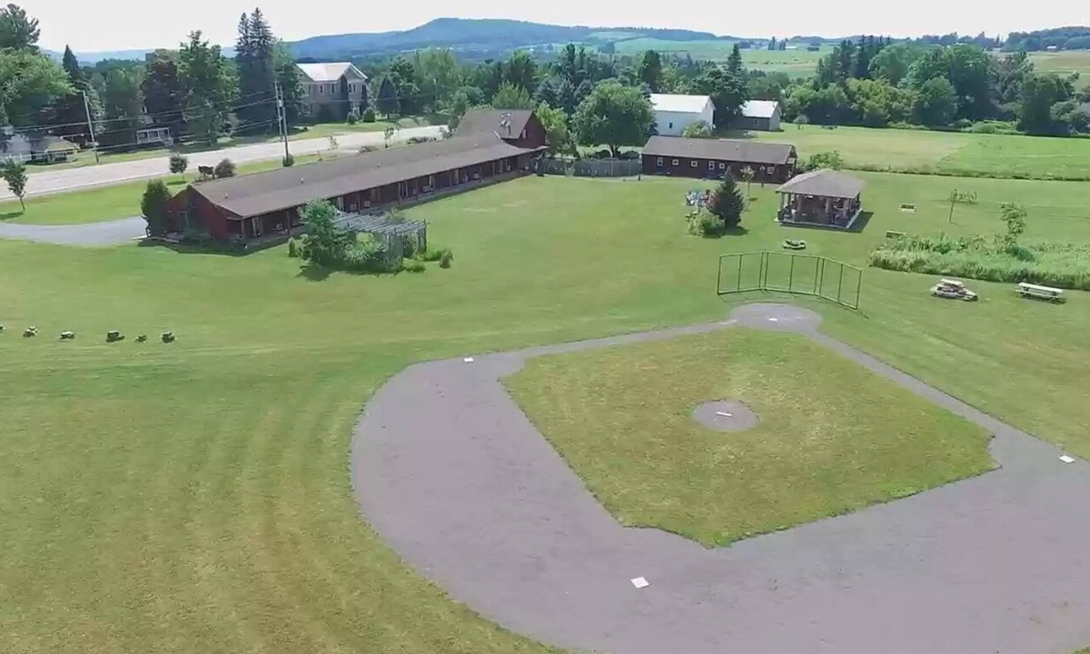 East Springfield Hotel | Beautiful Country Inn - Great for Dreams Park Groups near Cooperstown