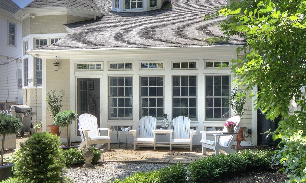 The Point House | Beautiful home in NEWPORT near water, walk to town