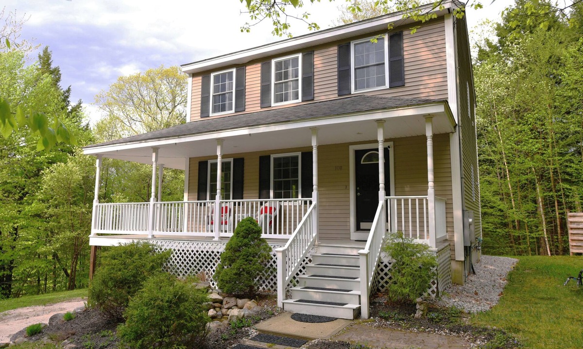 Conway House | Beautiful, inviting Conway home with great family room and private firepit!