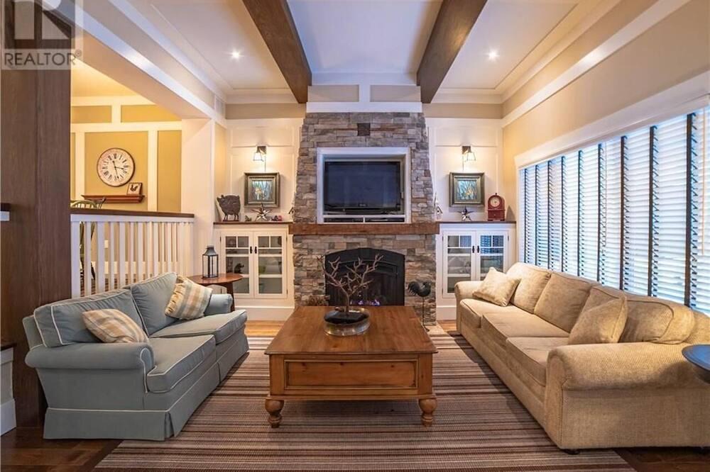 Baysville House | Beautiful Lake Front Cottage on Lake of Bays