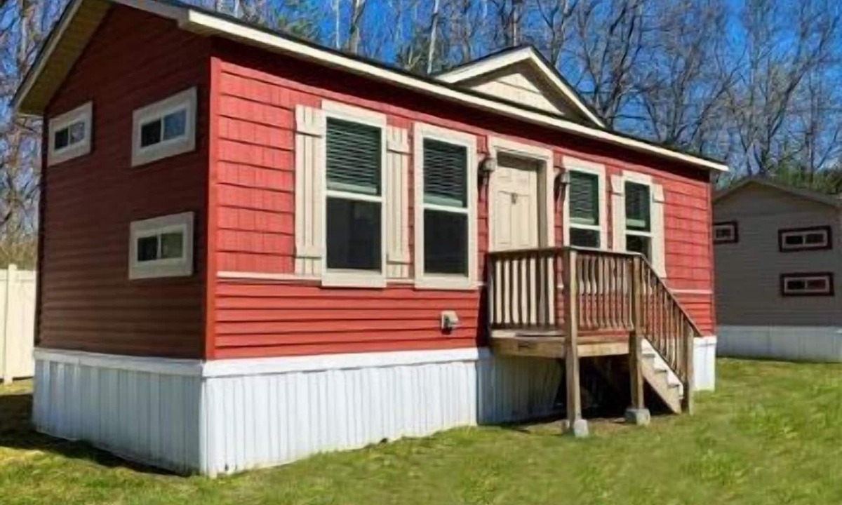 Queensbury Cottage | Beautiful Lake George Cottage