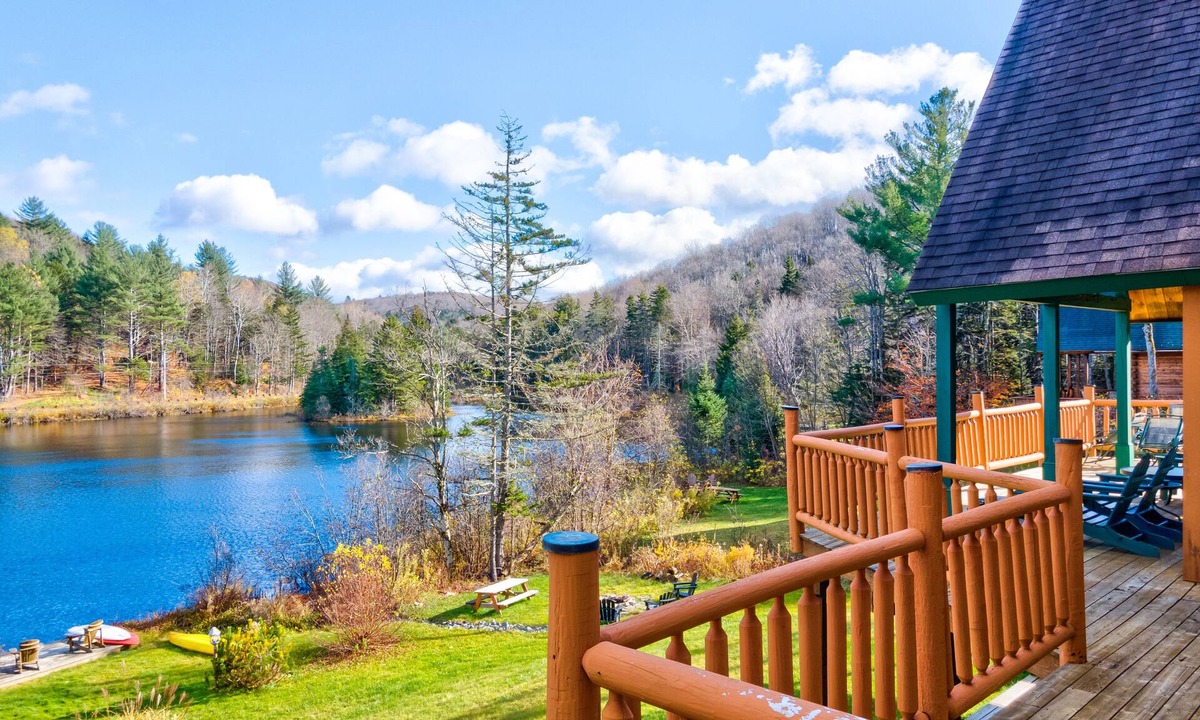 Wilmington Cabin | Beautiful Lakefront Log Cabin 15 Minutes from Mount Snow