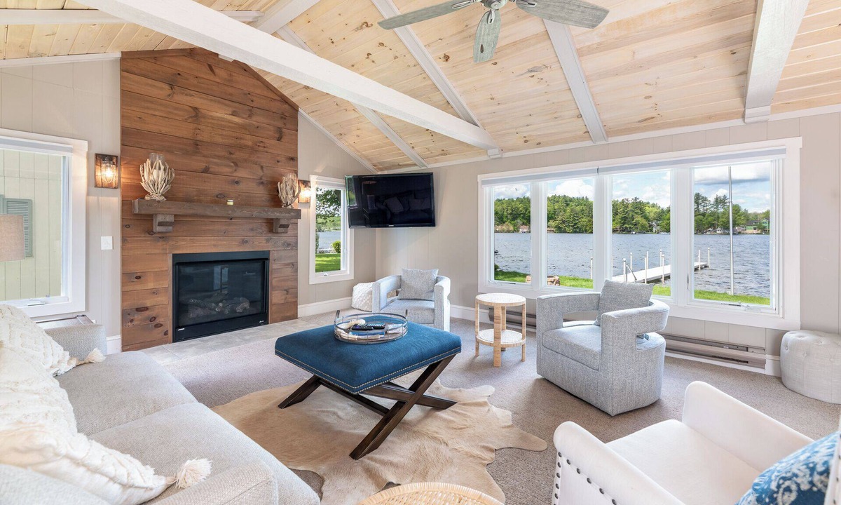 Lochmere House | Beautiful Lakeside Memory Maker