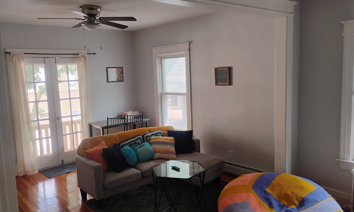 South Wedge Apartment | Beautiful Park ave area 2BR apt near downtown rochester w/parking w/d balconies