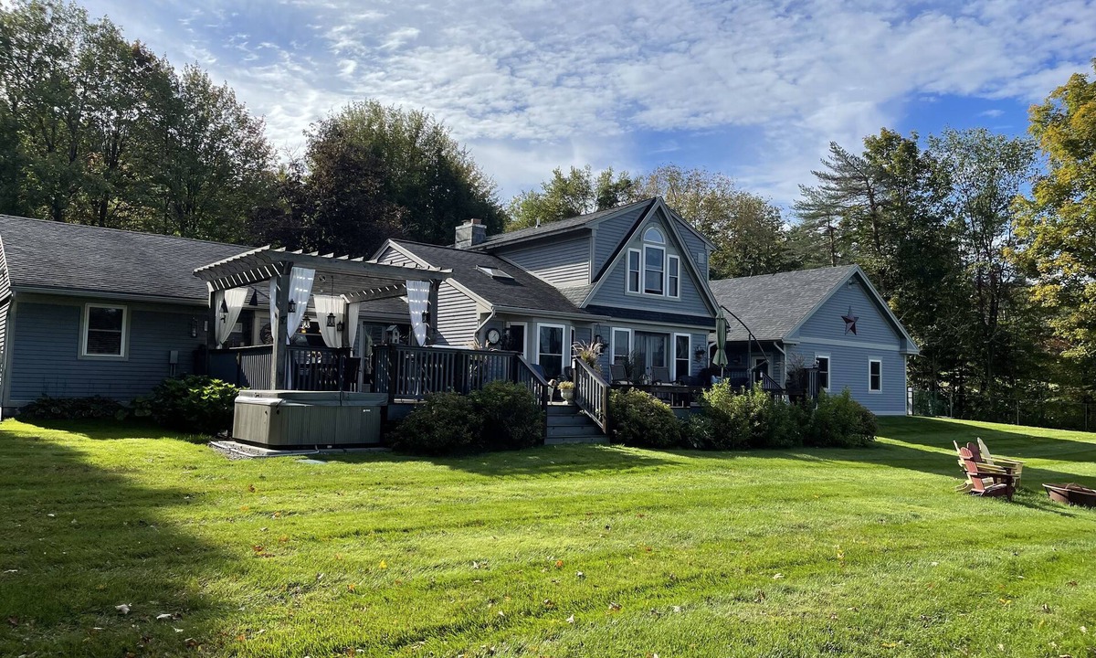 Stowe House | Beautiful & spacious home -Mountain View & hot tub