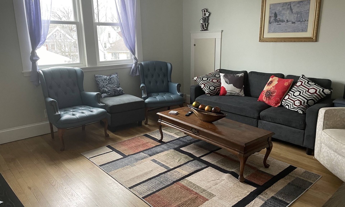Salem Apartment | Beautiful Sunny Apartment in Salem