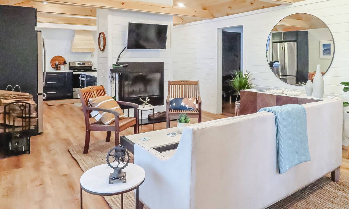 Moultonborough Cottage | Beautiful updated lakefront home with a washer/dryer, grill & dog-friendly