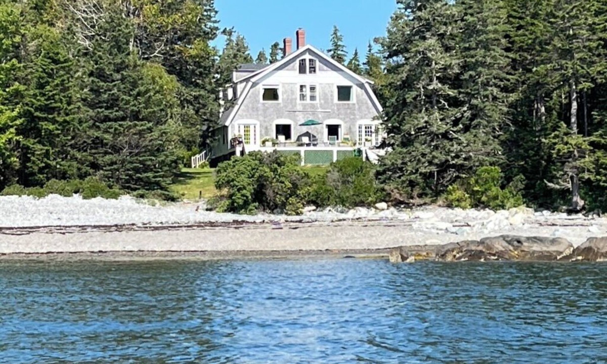 Bernard House | Beautiful Victorian Home with Private Beach