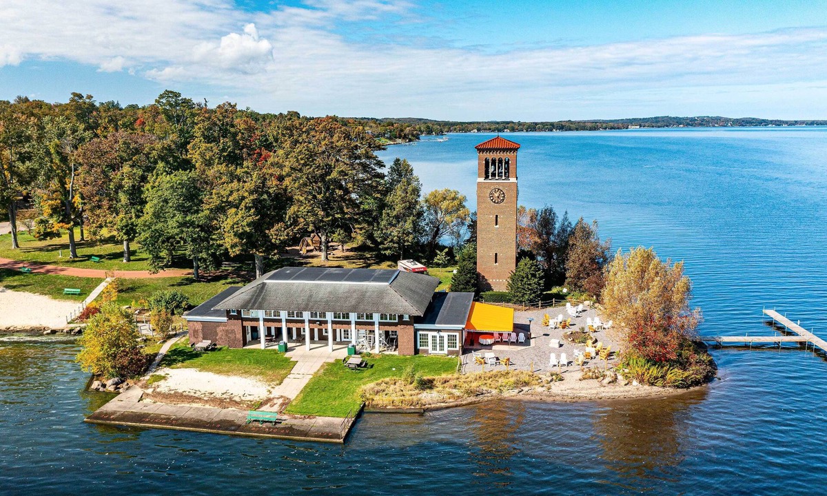 Bemus Point Apartment | Bemus Point Vintage Suite w/Soaking Tub & Kitchen