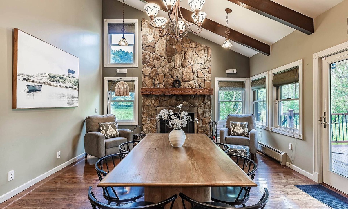 Lanesborough House | Berkshire 6BR Estate Pool, Hot Tub, Game Room
