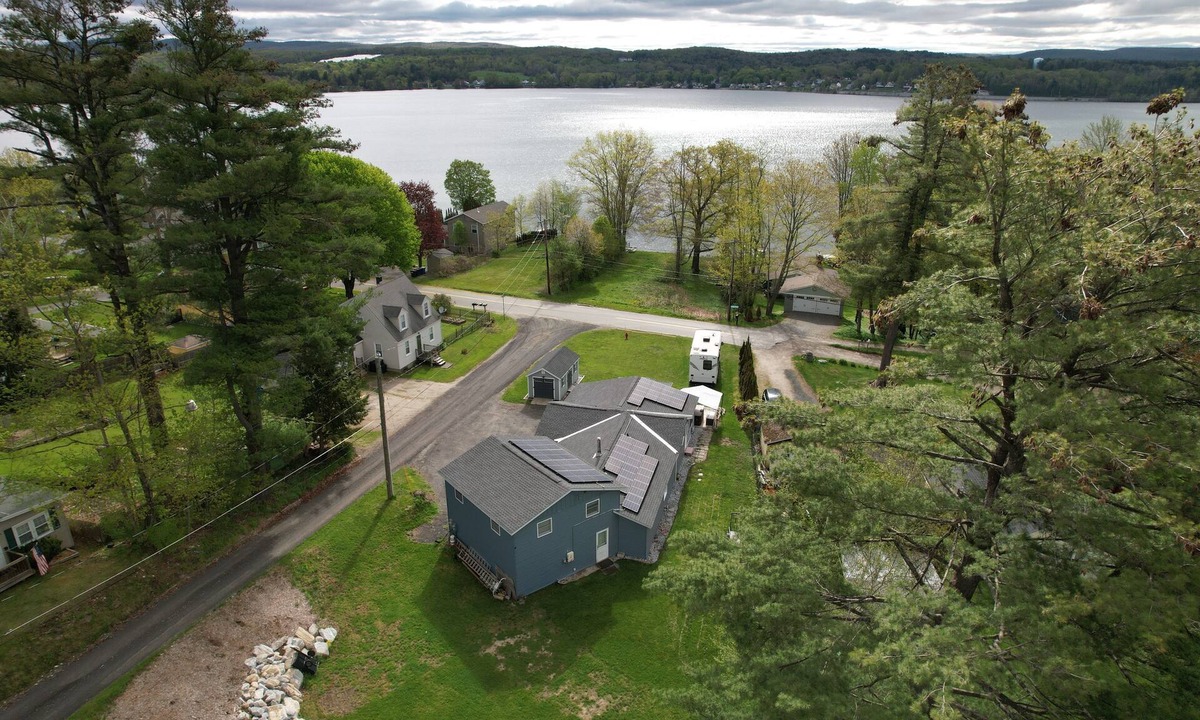 Pittsfield House | Berkshires Lake View, Hot Tub, Large Open Great Room, Lrg Kitchen
