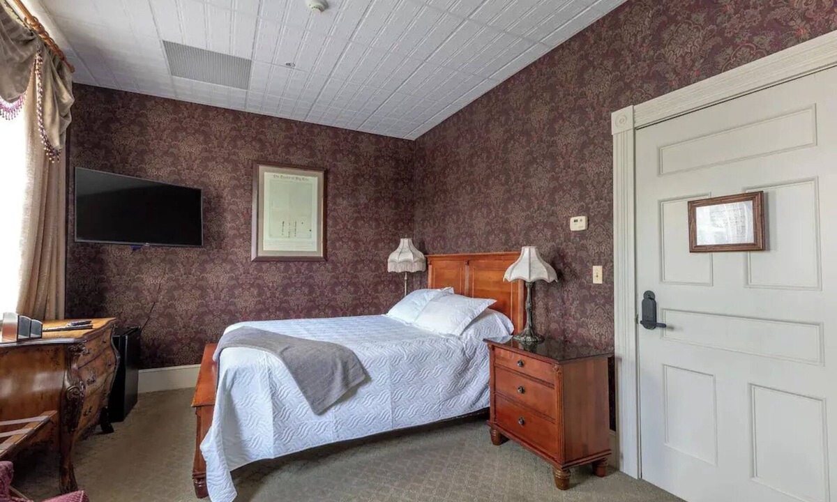 Geneseo Bed & Breakfast | Big Tree Treaty Room - Big Tree Inn