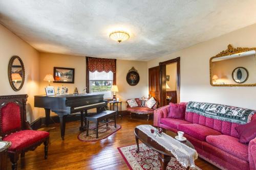 White Haven House | Biking Trails, Fishing, Parks & More! Poconos Home