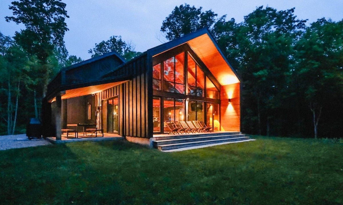 Frontenac Cabin | Black Oak Lodge: A Private Lakeside Retreat