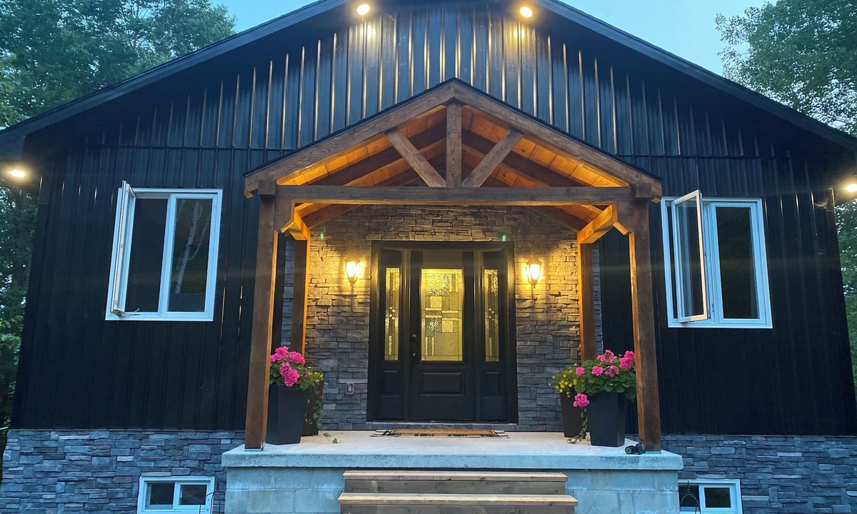Golden Valley Cottage | Black Timber Lakehouse ~ Luxury Rustic Cottage on Beautiful Jack's Lake