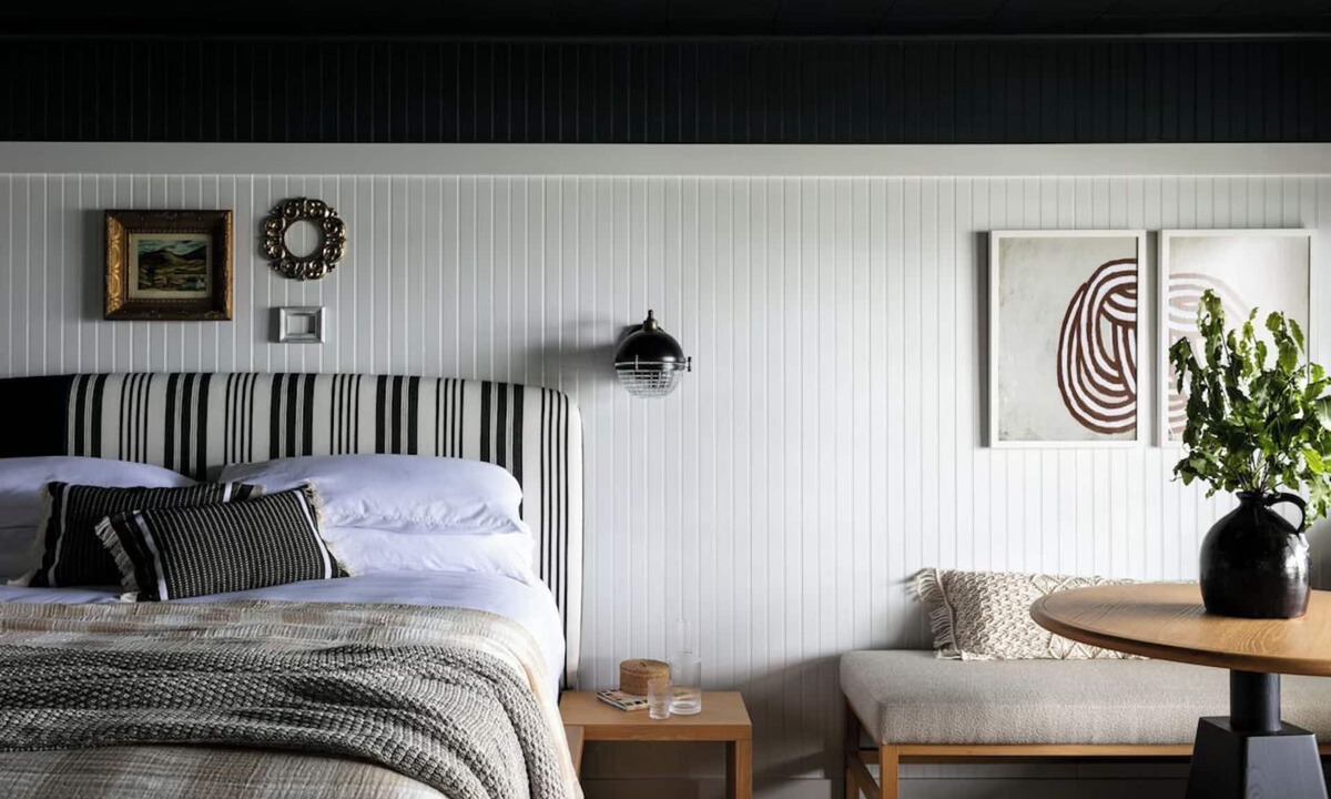 Ocean Point Hotel | Bluebird Ocean Point Inn | Oceanfront King w/Porch | Free Coffee and Tea