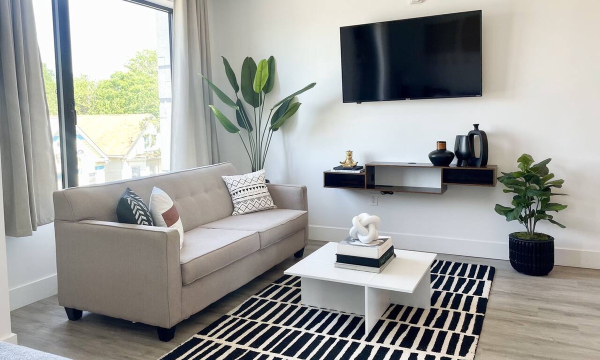Elizabeth Apartment | Boho Queen Studio Near NYC, EWR, MetLife