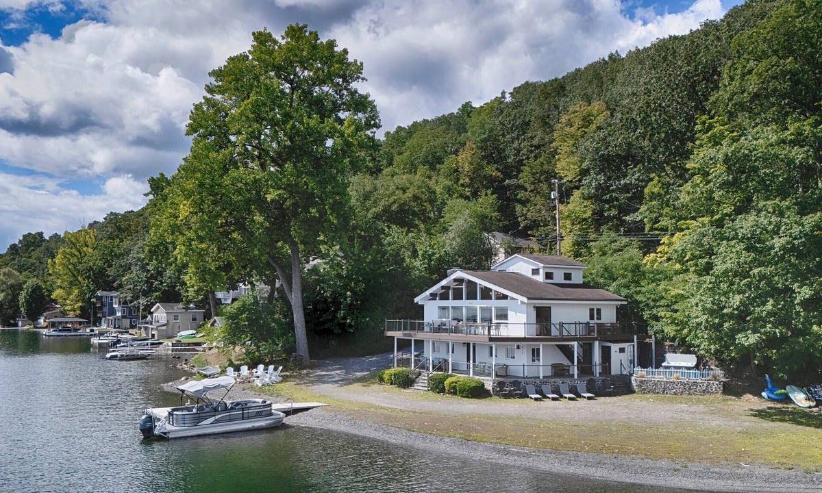Town of Jerusalem House | Bolton Landing on the Bluff: Breathtaking Keuka Lake Views!
