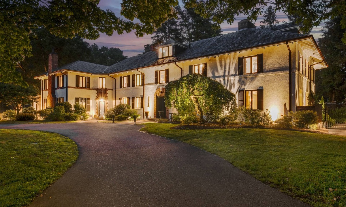Needham House | Boston Mansion | Heated Pool | Tennis Court | Fire Pit | 9k sqft