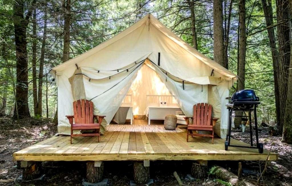 Broadalbin House | Boutique Queen Suite Glamping Tent with Two Queen Beds, Patio Dining, Grill, Pet Friendly in Broadalbin, New York