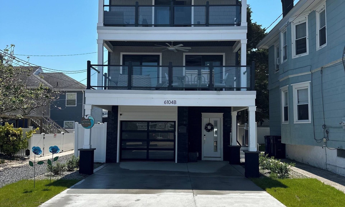 St. Leonard's Tract House | Brand New Custom Furnished 4-Bedroom House in Ventnor/Bay Views & Walk to Beach