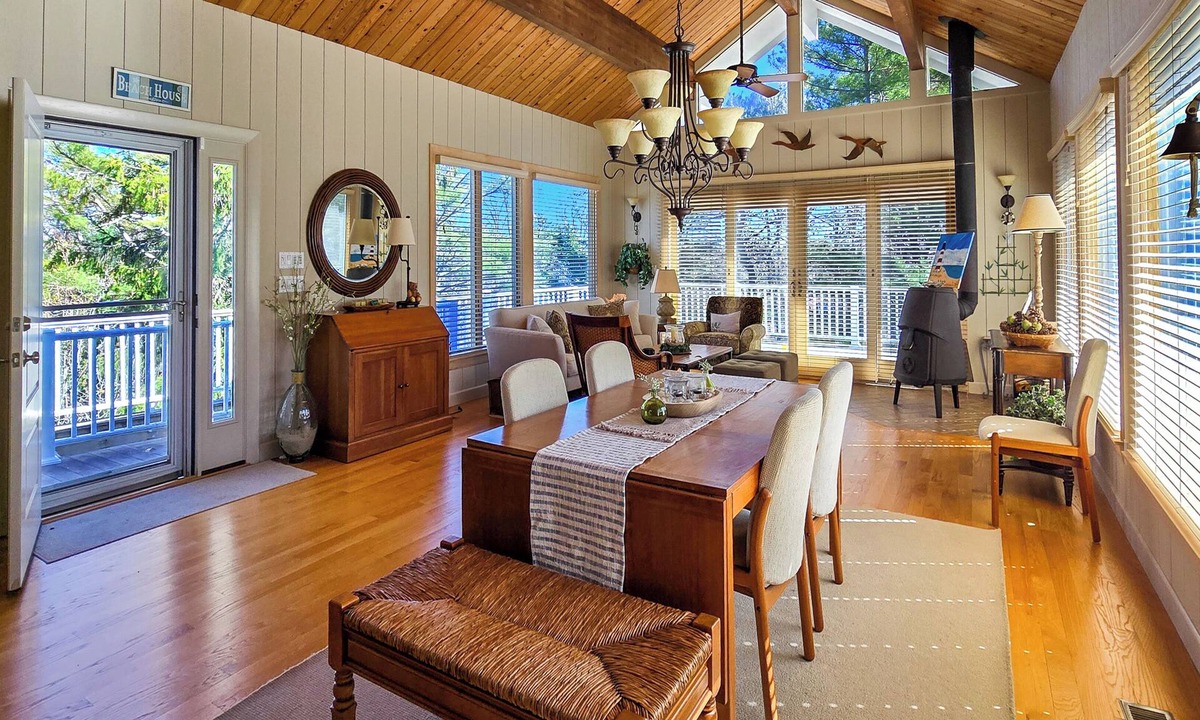 North Truro House | BRAND NEW LISTING! 4BD Truro Home-Central A/C, Deck, 1/2 Mi to Association Beach