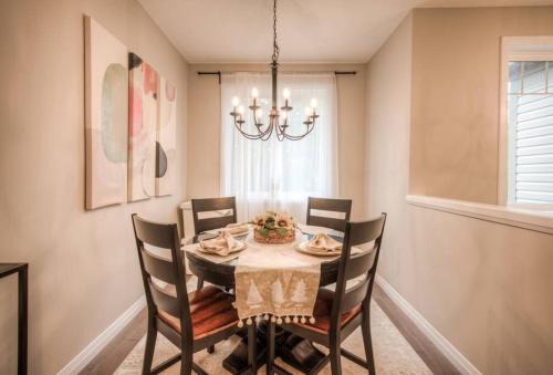 Rosemount House | BRAND-NEW LUXURY SUITE in DOON SOUTH, min to 401