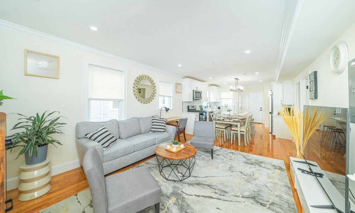St. Marks Apartment | Brand-new Modern 4BR Boston Comfortable Apartment w/Parking Pet-Friendly - 80/2