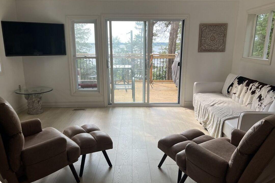 Greater Napanee Cottage | Breathtaking Bay of Quinte views, cottage in the woods!