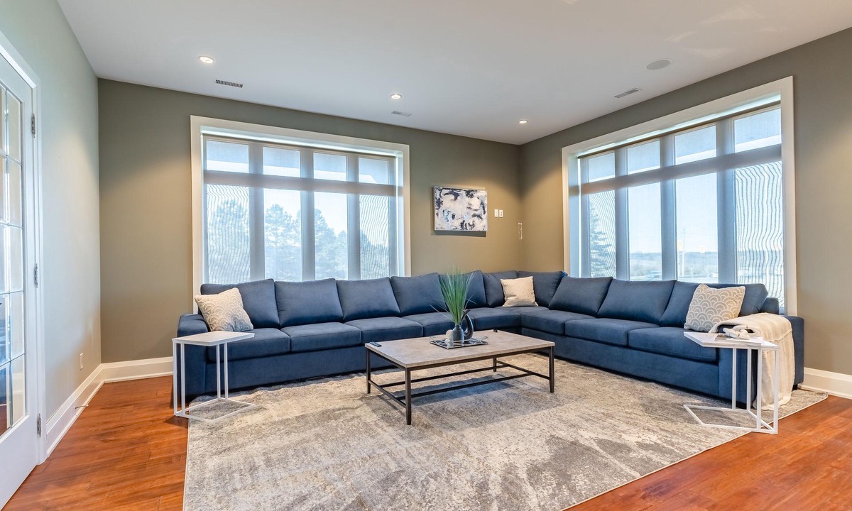 Mono Villa | Breathtaking Rosemont Villa Near Earl Rowe Provincial Park