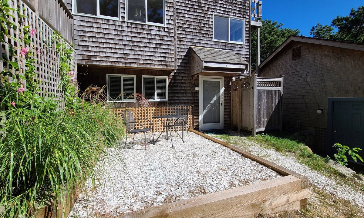 Wellfleet Apartment | Bright 1BD Apartment--Less Than A Mile to Powers Landing, Enclosed Outdoor Shower