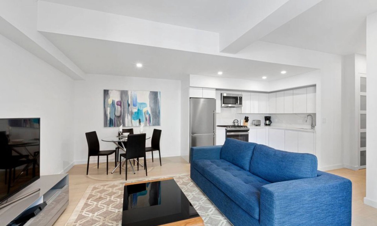 Battery Park City Condo | Bright 1BR at Rector Place with Grill/BBQ Area