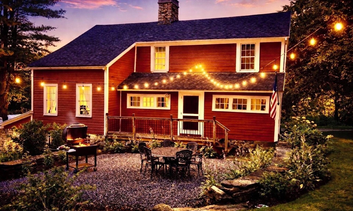 North Bennington Cottage | Bright 3-Bedroom Historical Cottage w/pool table