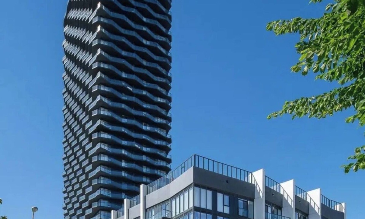 The Queensway Condo | Bright and comfortable one bedroom plus den condo