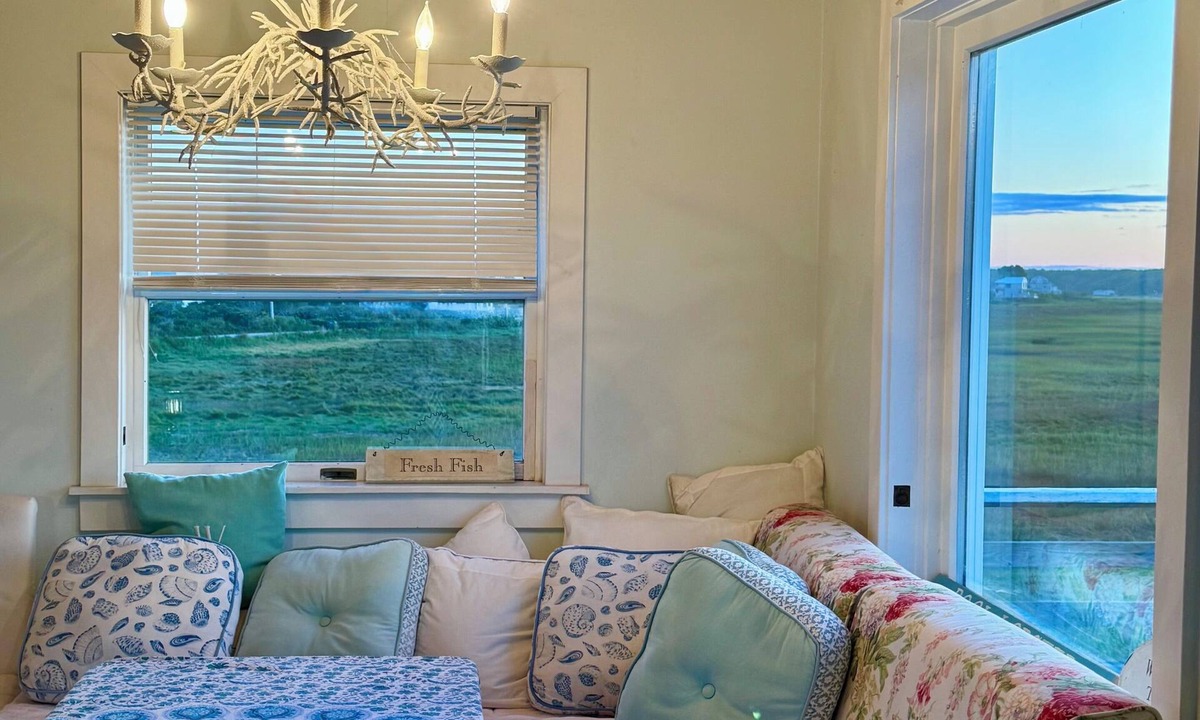 Biddeford Pool Cottage | Bright Beach Cottage, Waterviews, Dog Ok, Honeymoon, Weddings